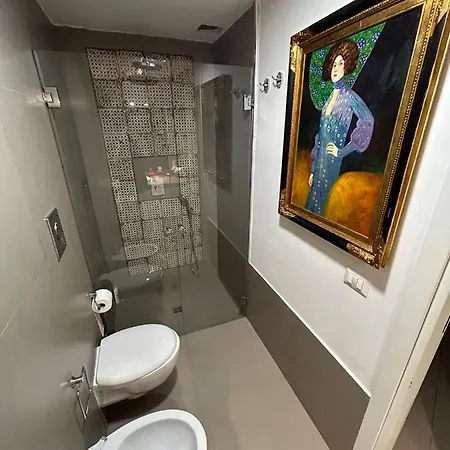 Scarlethouse Naples